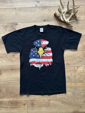 Vintage Style American Eagle Graphic Tee | Black | Size Small